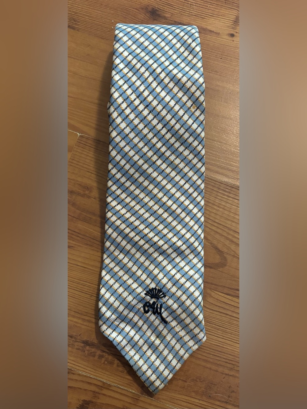 SAKS FIFTH AVENUE Countess Wara New York Tie Necktie Made USA